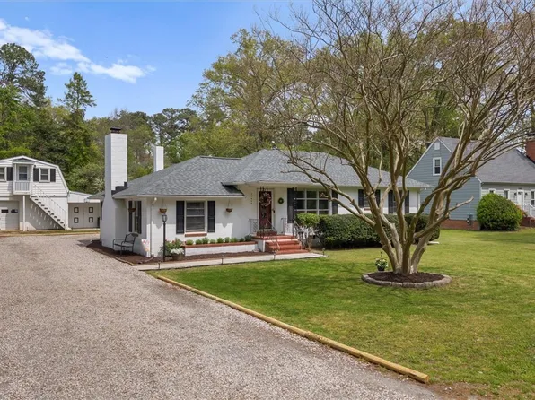 12409 Buckingham St, Chester, VA 23831