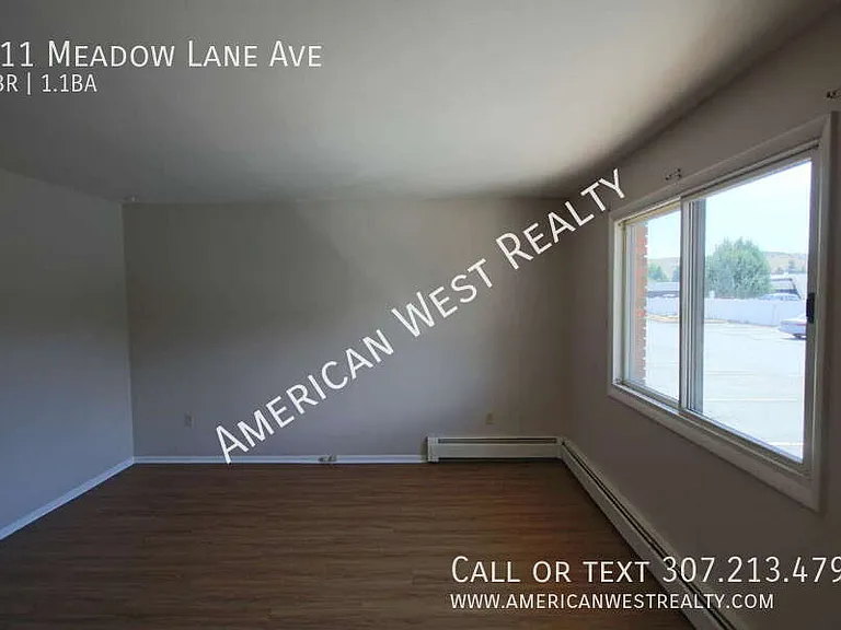 911 Meadow Lane Ave — Photo 2