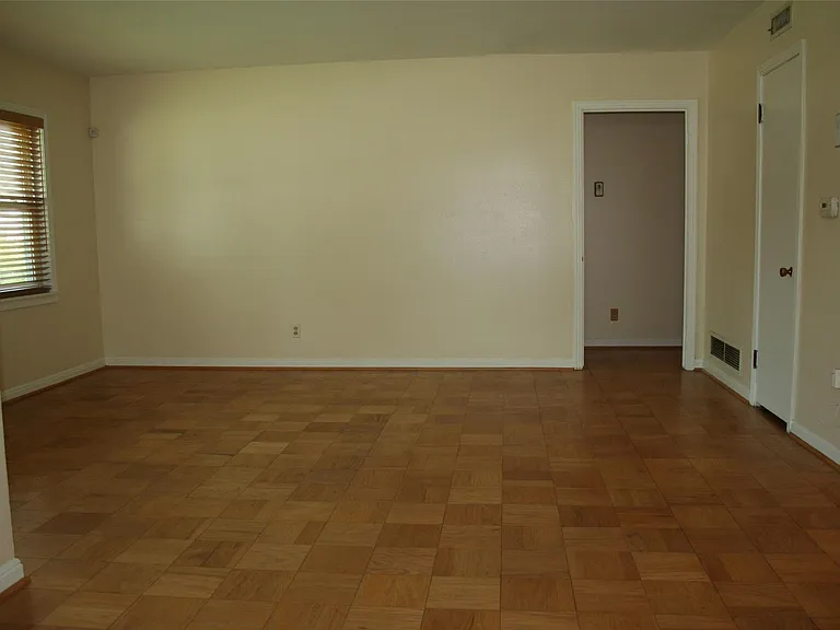 7518 El Rancho St — Photo 5