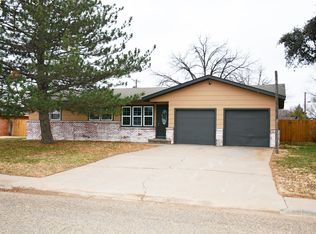 707 W Cleveland St, Dimmitt, TX 79027