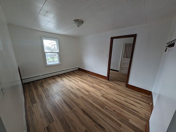 5th image of 1805 Riverview Dr APT 3
