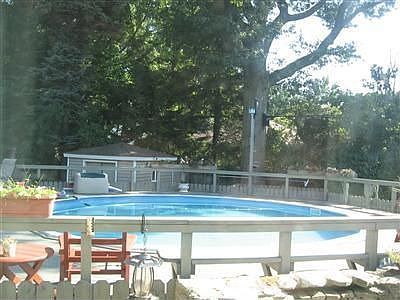 Above ground pool w/deck