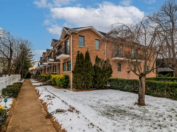 275 Central Ave APT 1, Lawrence, NY 11559