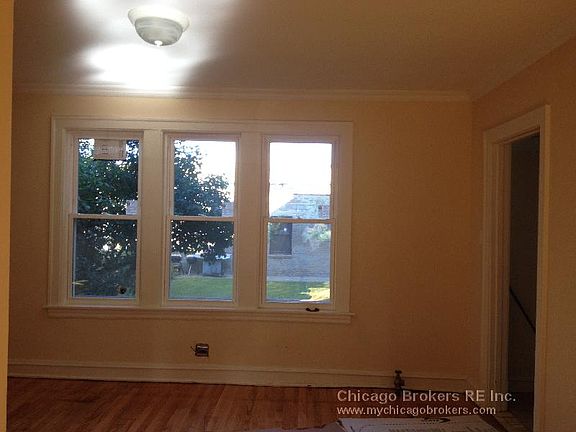 4th image of 5501 N Sawyer Ave #1N