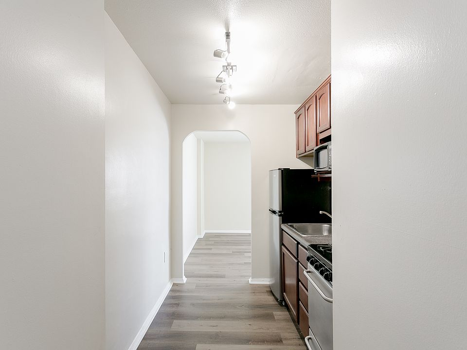 1st image of 104 W Franklin St APT 510