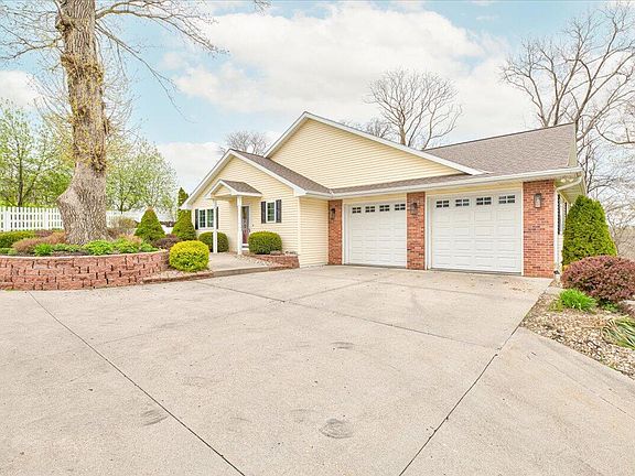 4th image of 56190 Grande Oak Ln