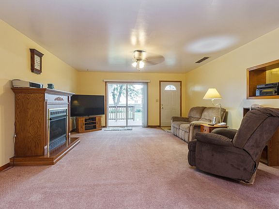 5th image of 669 Edwin Dr
