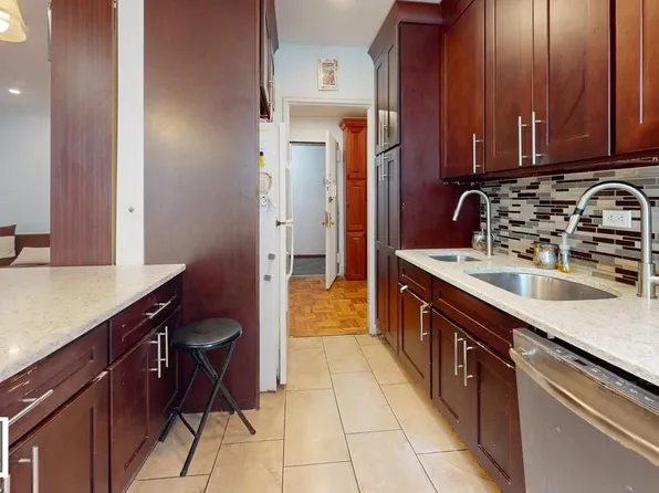 1577 East 17th Street image 5 of 8