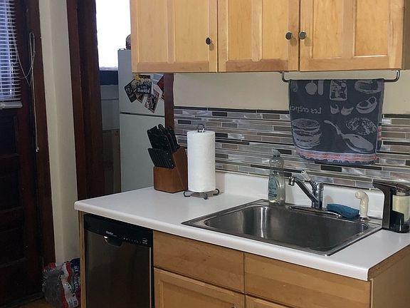 5th image of 1415 W Cornelia Ave #1