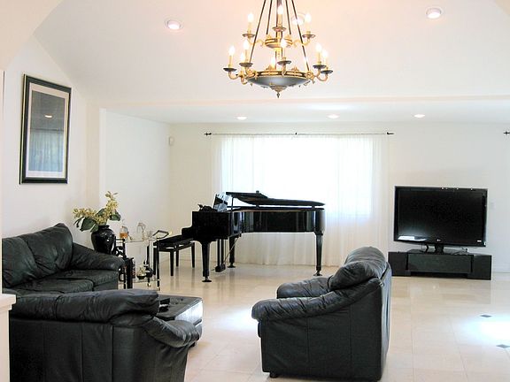2nd image of 18841 Pasadero Dr