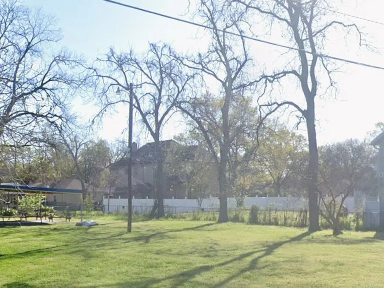 903 E Washington Ave — Photo 3