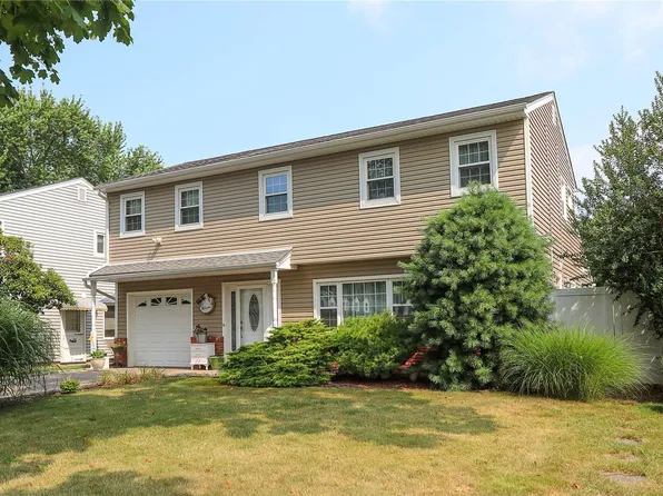 3 Lou Court, Melville, NY 11747