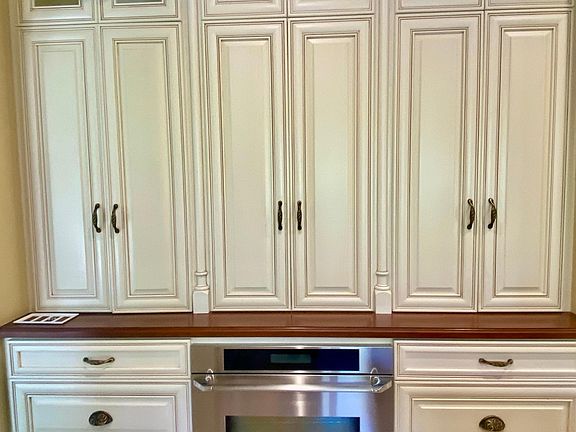 Lots of extra storage space in kitchen