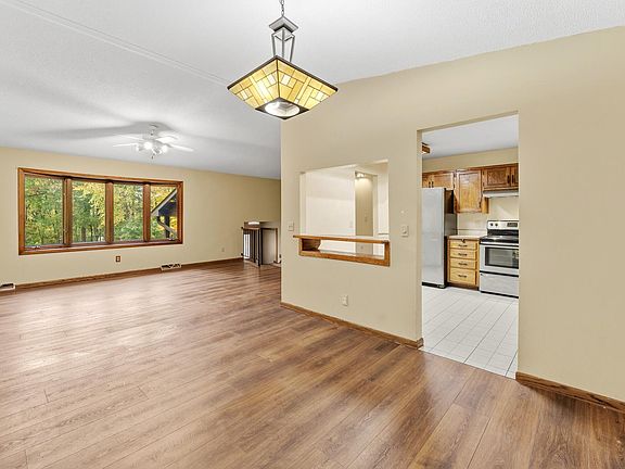 5th image of 28957 Linden Ave