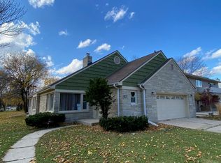 4137 N Lake Dr, Shorewood, WI 53211