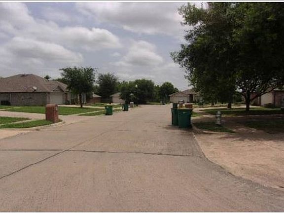 Exterior Neighborhood (street photo)