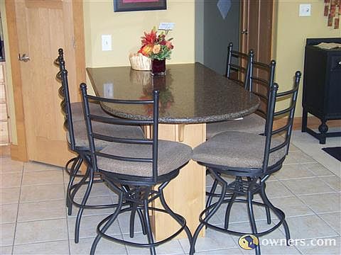 Kitchen breakfast bar