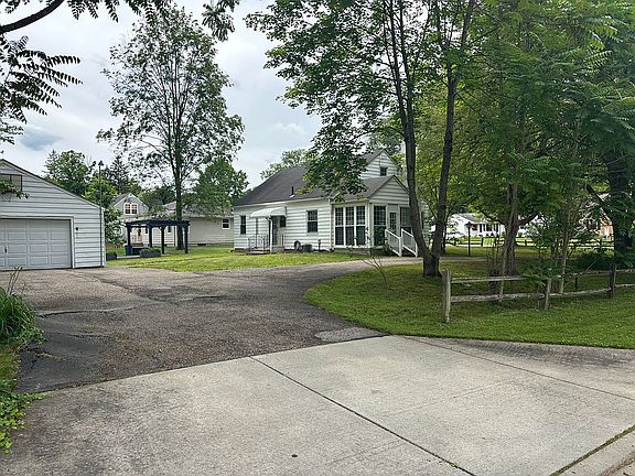 2nd image of 315 Stratford Rd