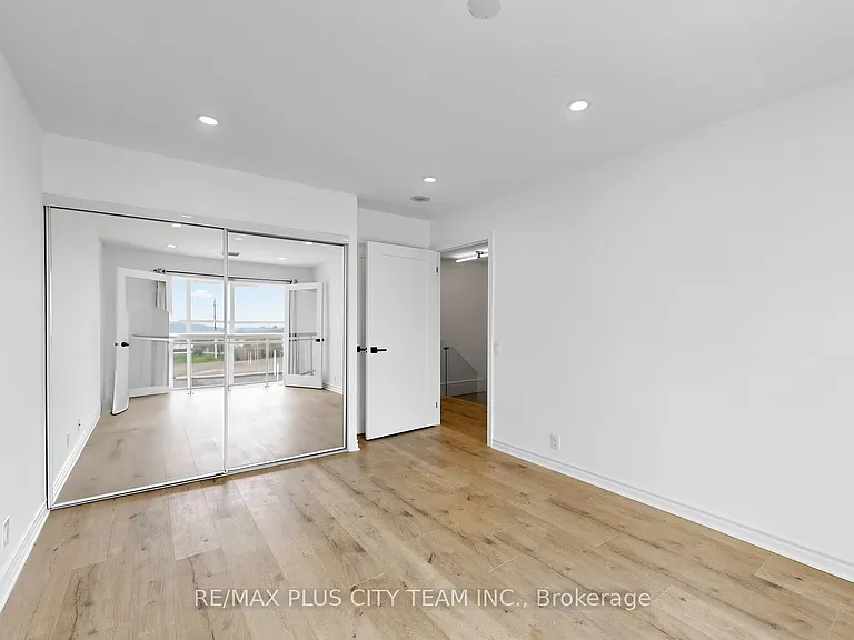 1720 Eglinton Ave E #812 — Photo 15