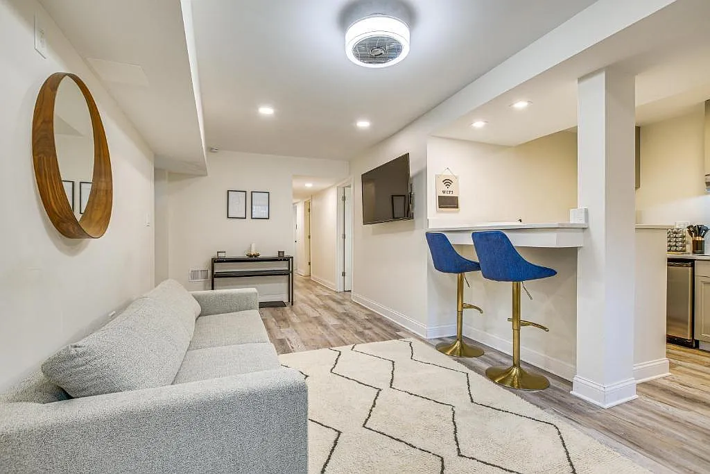 4829 S Forrestville Ave — Photo 3