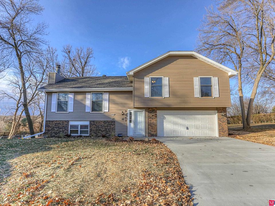 1st image of 2542 S 152nd Cir