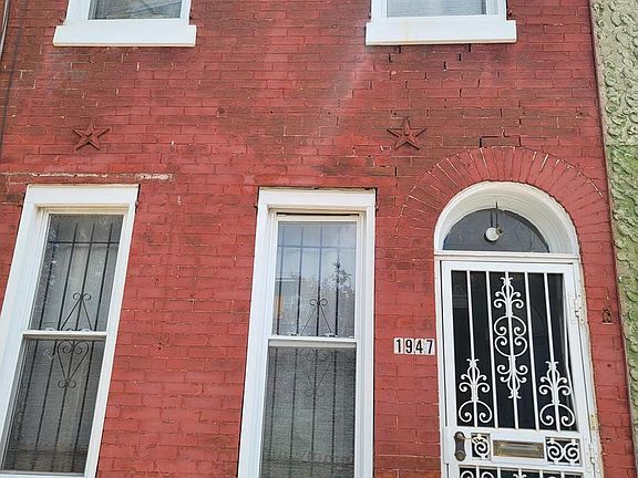 2nd image of 1947 N Darien St