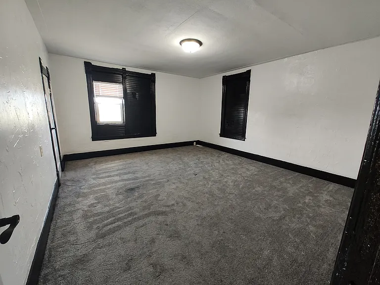 155 W Railroad St — Photo 8