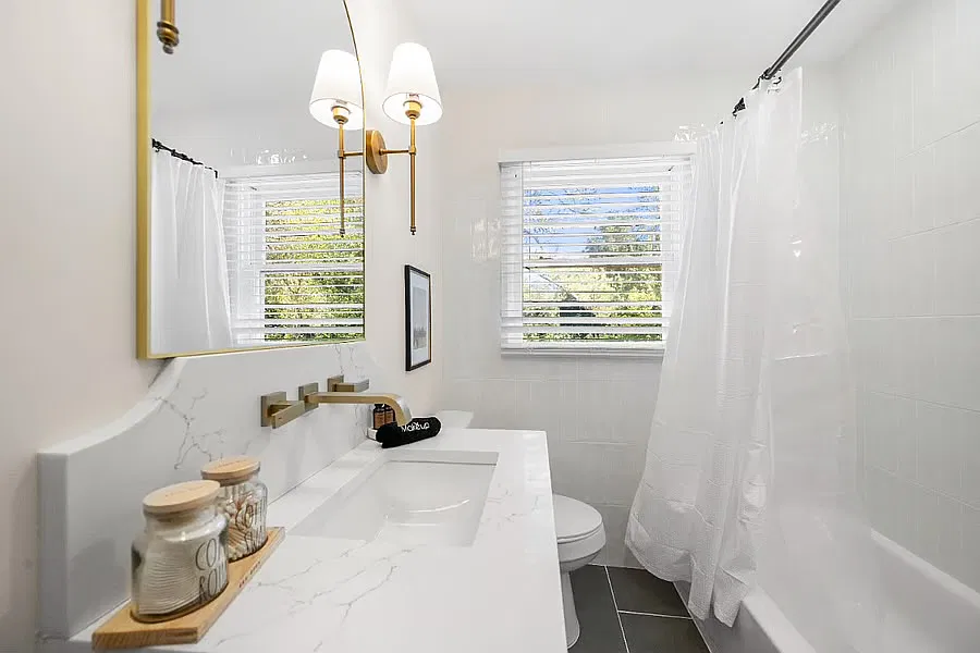 375 Westside Dr — Photo 2