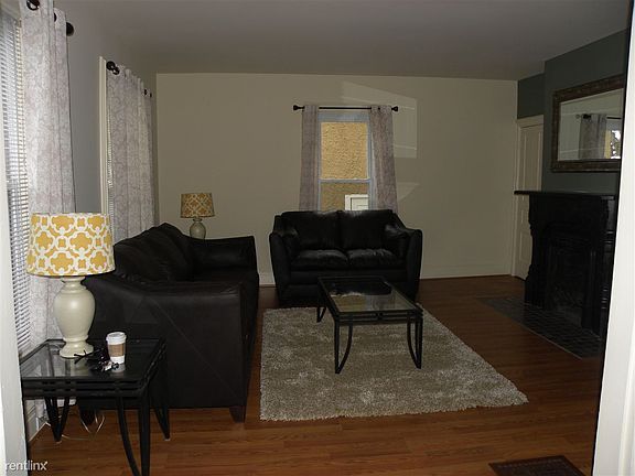 909 Living room 2