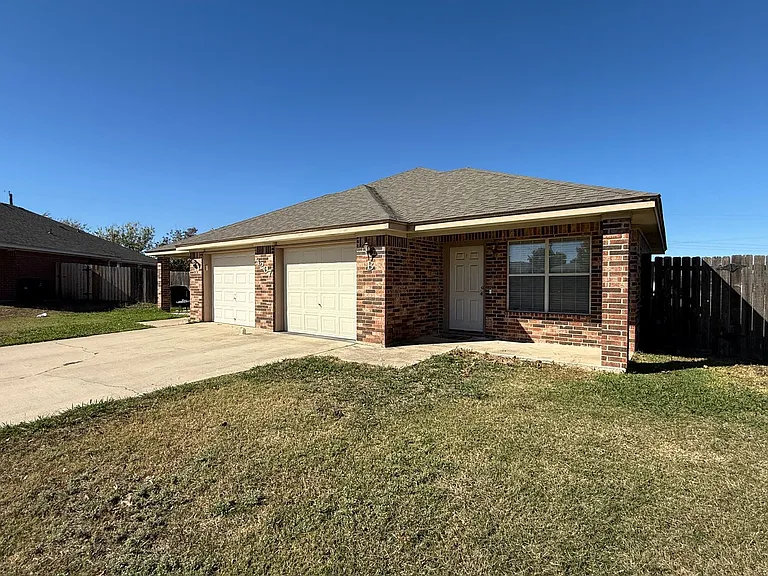 4207 Thunder Creek Dr — Photo 2