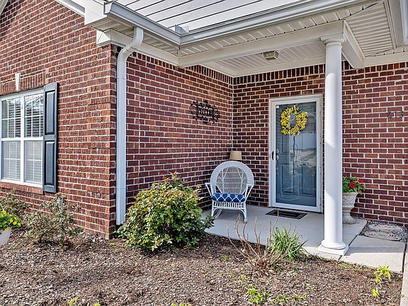 4th image of 213 Wrennewood Ln
