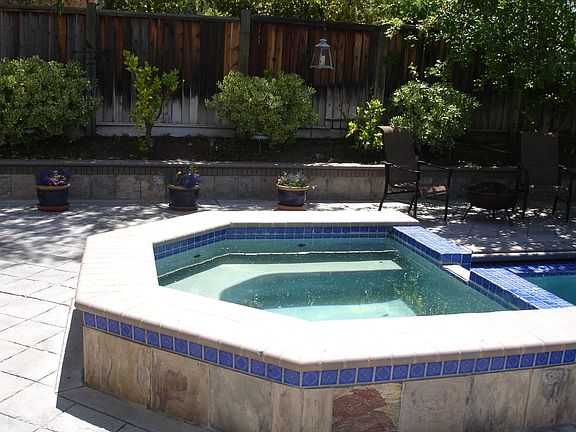3rd image of 6502 Deer Hollow Dr