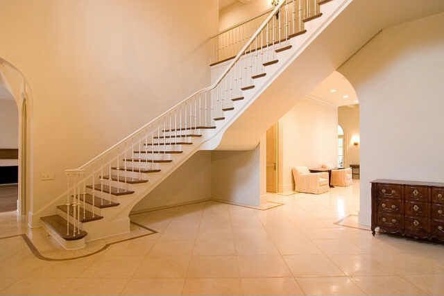 2nd image of 2943 Del Monte Dr