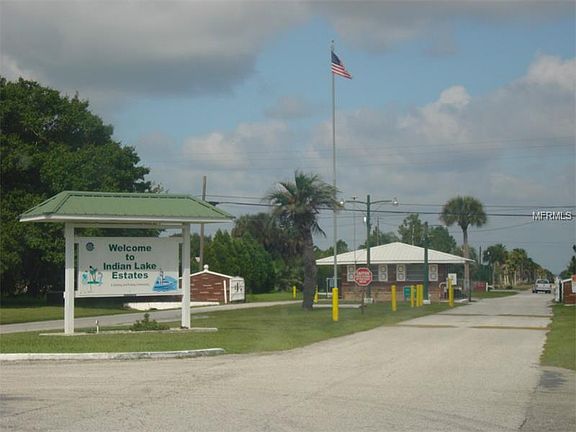 4th image of 1004 Azalea Dr