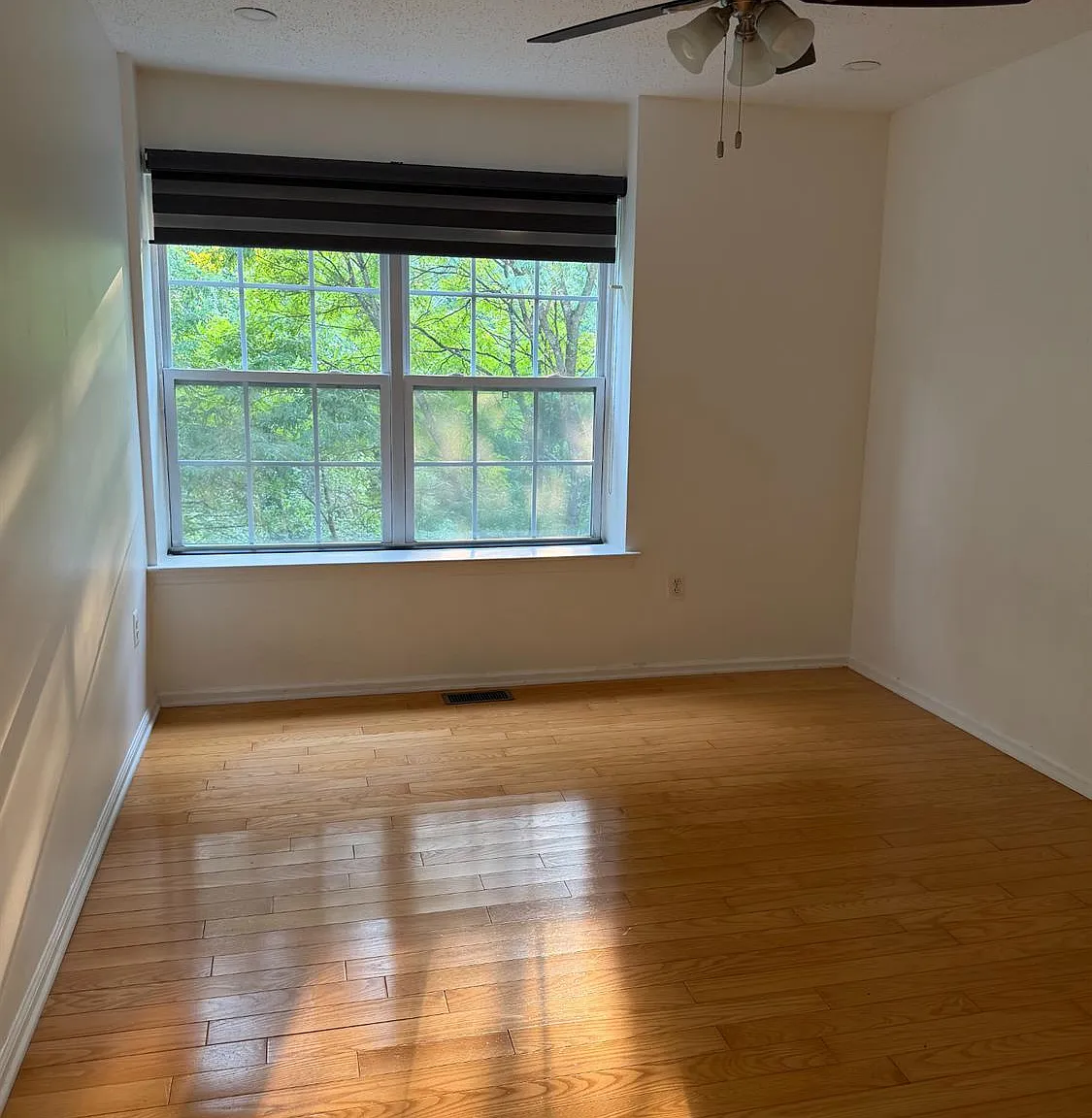 3 bed, 2.5 bath, 1587 sqft, $3,100 — Photo 4