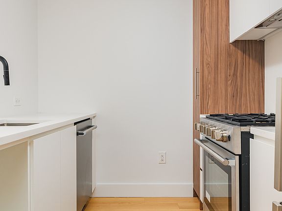 4th image of 224 W 124th St #1772