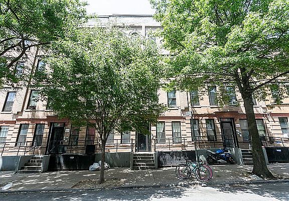 4th image of 257 Linden St APT 3L