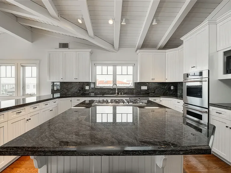 316 Highland Ave — Photo 18