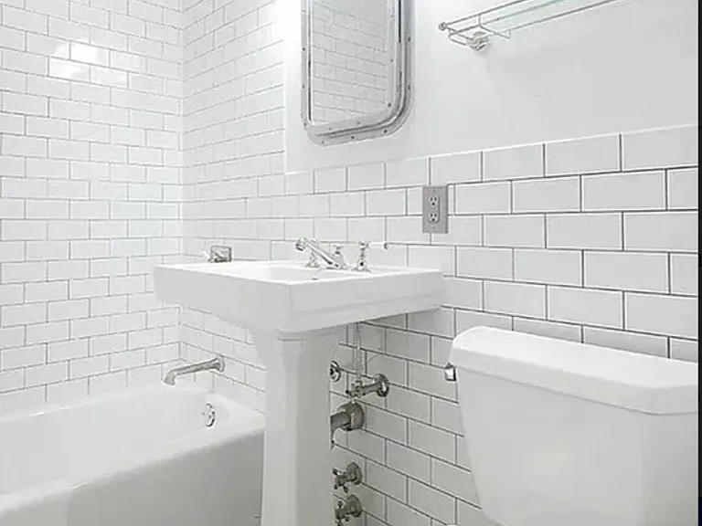 304 E 20th St #4G — Photo 3