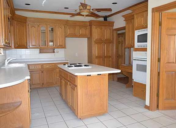 5th image of 1136 N Camelot Dr