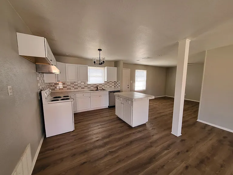 3309 Thomas Ave — Photo 4