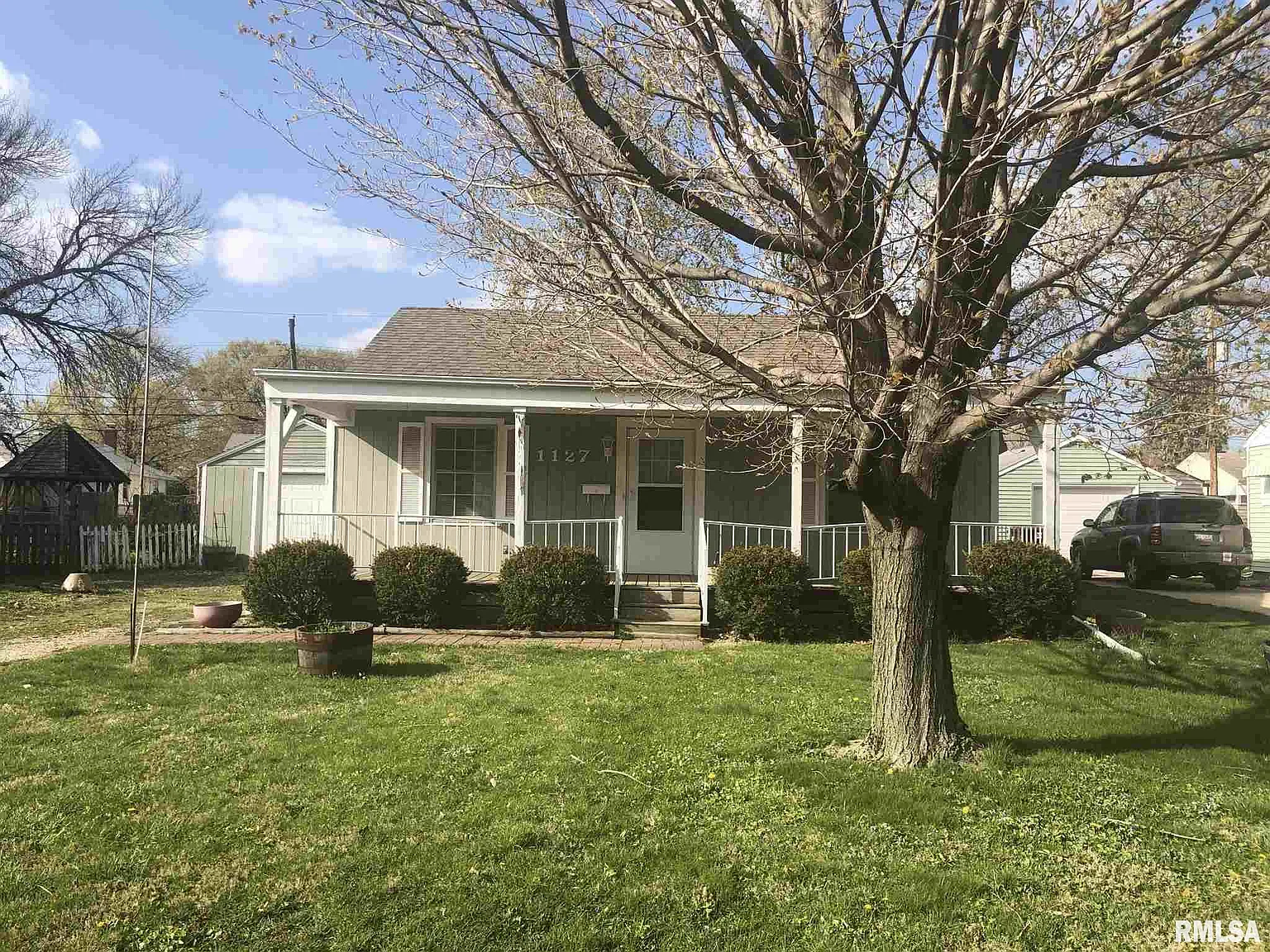 1127 E Wilson Ave photo 1