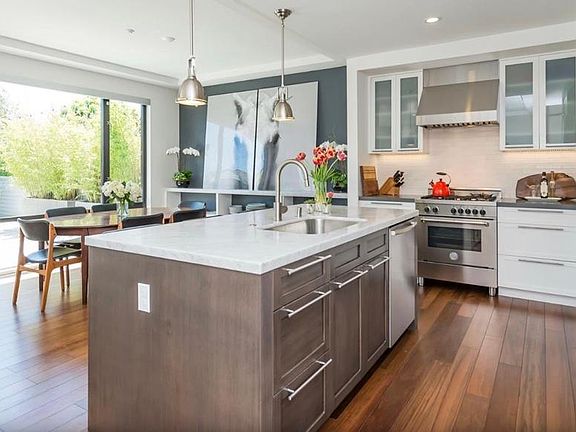 2nd image of 2828 California St