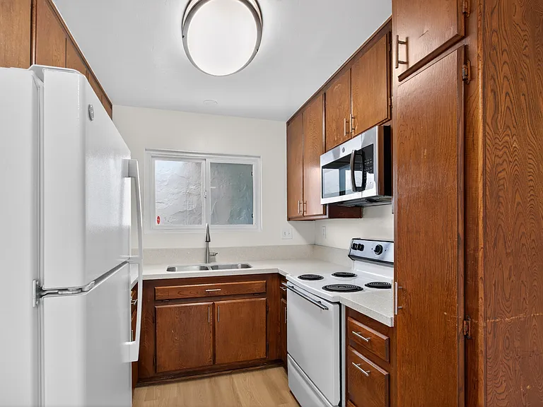 Casa Grande Apartments — Photo 39