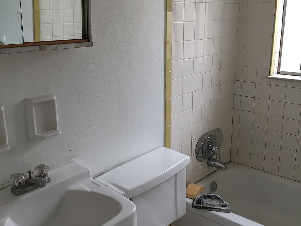 1st image of 3239 Bishop St APT 24