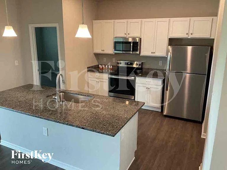 2216 NW 18th Ter — Photo 5