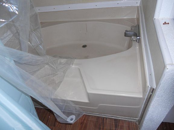 garden tub with shower