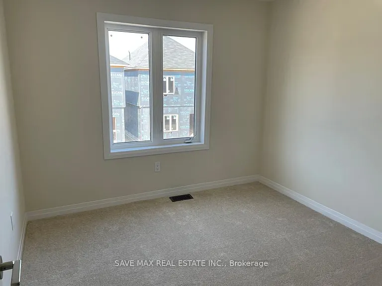 19 Bowery Rd — Photo 22