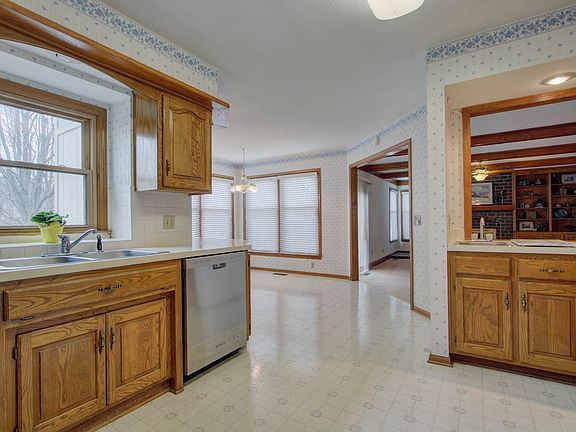 5th image of 9619 W 124th St