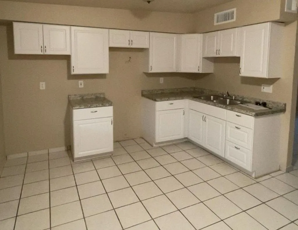 1601 W San Ricardo Blvd — Photo 4